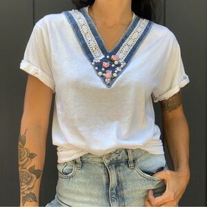 Vintage 90s Gepetto lace, pearl & rose trimmed tee Sz M